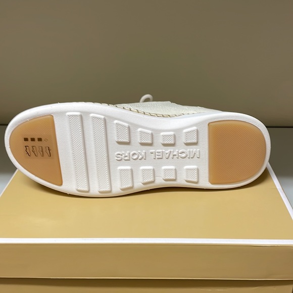 NIB $135 Michael Kors Finch Cream Canvas & Lther Lace Up - Picture 4 of 7